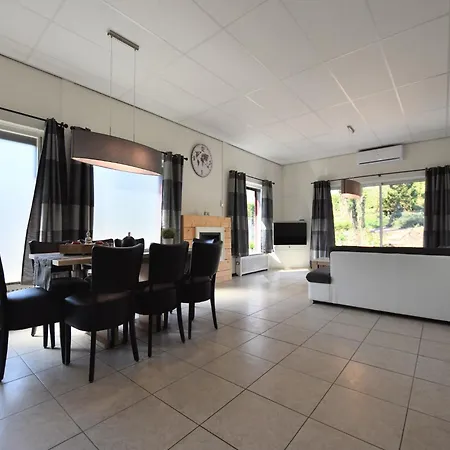 בית נופש Luxury House In South Limburg Near Forest *