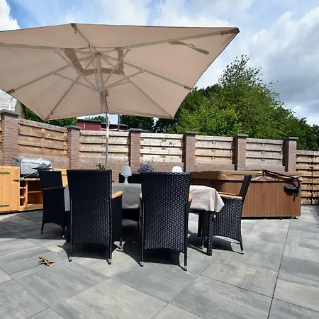 בית נופש Luxury House In South Limburg Near Forest Walem