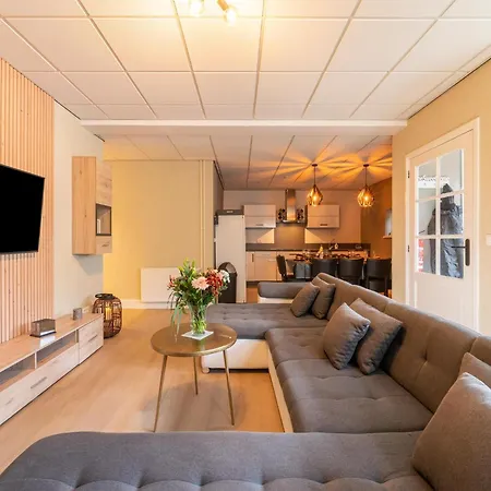 Luxury House In South Limburg Near Forest 度假居