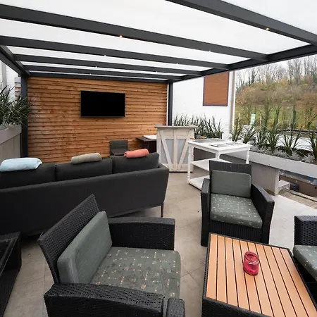 Luxury House In South Limburg Near Forest בית נופש