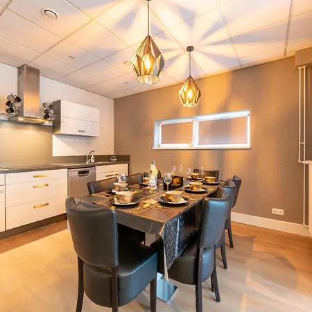 Luxury House In South Limburg Near Forest בית נופש